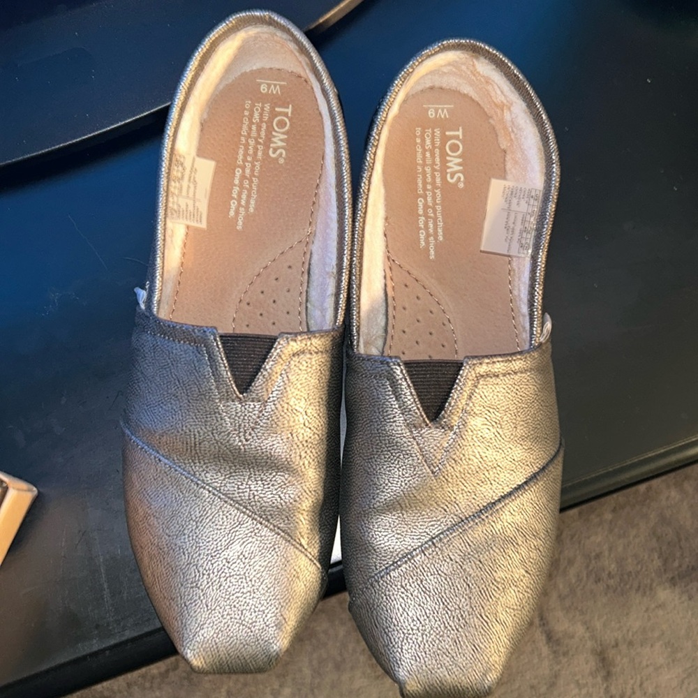 Women’s Tom’s slip on shoes